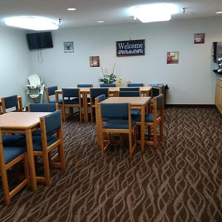 Eastwood Inn Motley Екстериор снимка