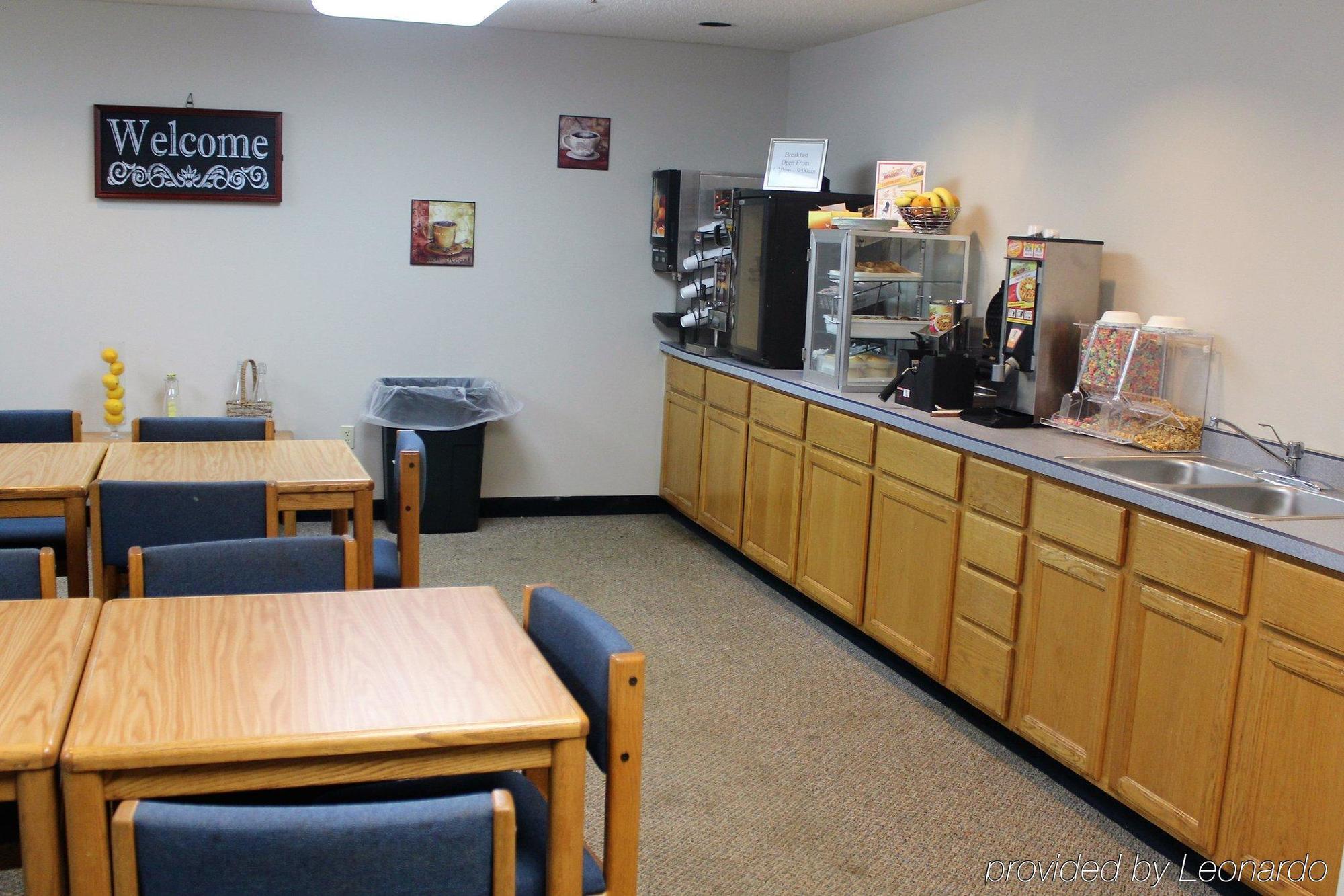 Eastwood Inn Motley Екстериор снимка